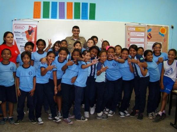 Alunos do Proerd na Unidade Escolar Helena de Carvalho, na Zona Norte de Teresina.(Imagem:Gil Oliveira/ G1)