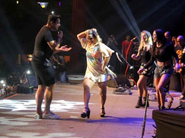 Carla Perez dança em show do Harmonia do Samba no Rio.(Imagem:Graça Paes/ Foto Rio News)