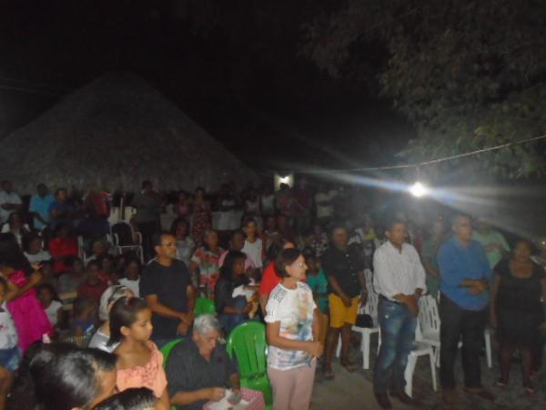 Fieis participam da coroação de Nossa Senhora na zona rural de Floriano.(Imagem:FlorianoNews)