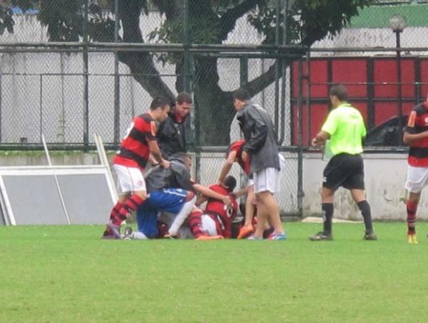 Rubro-negros comemoram gol da virada, nos acréscimos.(Imagem:Gustavo Rotstein / Globoesporte.com)