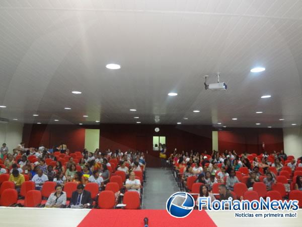 Floriano sedia I Seminário Municipal do Programa Nacional da Alfabetização na Idade Certa.(Imagem:FlorianoNews)