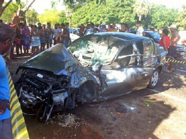 Acidente aconteceu na manhã deste domingo na zona Sul.(Imagem:Fábio Lima/Cidadeverde.com)