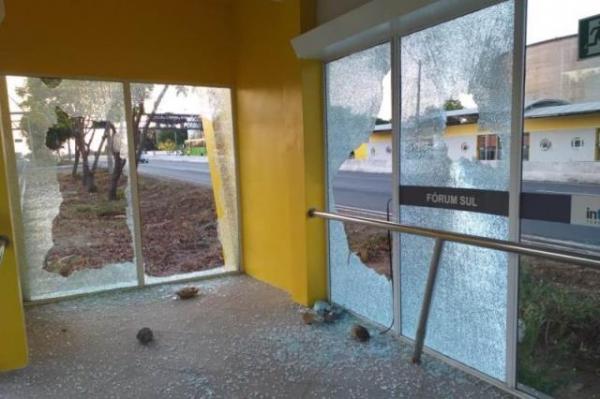 Vândalos depredam estação de passageiros em Teresina.(Imagem:PMT)