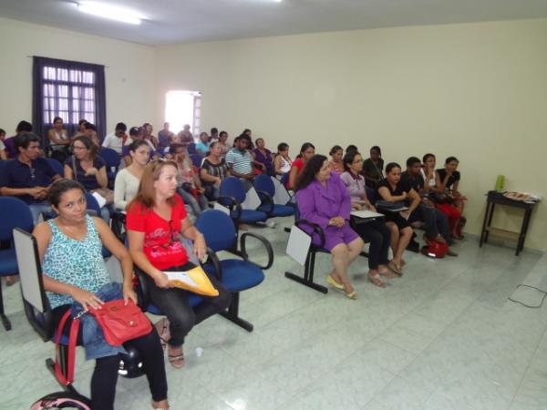 FAMCC realizou reunião com os beneficiados.(Imagem:FlorianoNews)