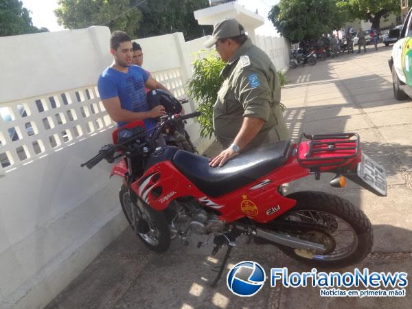 Motocicleta roubada no bairro Sambaíba é recuperada pela PM.(Imagem:FlorianoNews)