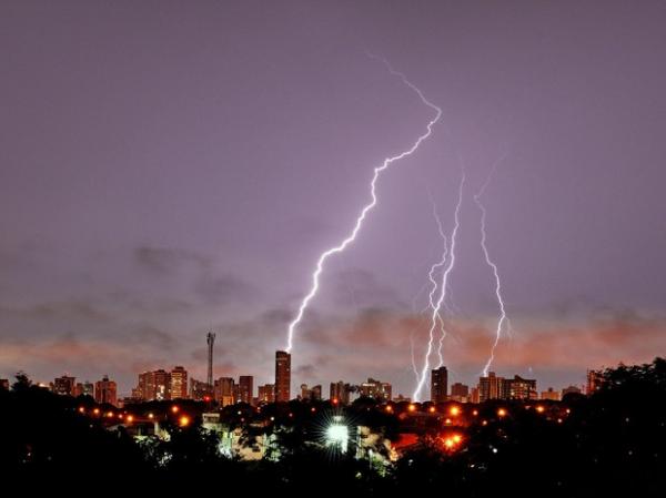 Queda de raios devem aumentar principalmente a partir de março de 2016.(Imagem:Juscel Reis)