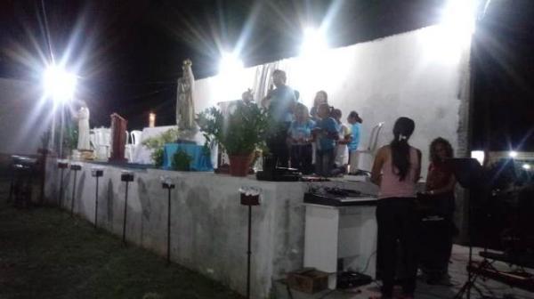 Fieis católicos participam da Missa da Misericórdia no bairro Caixa Dágua.(Imagem:FlorianoNews)