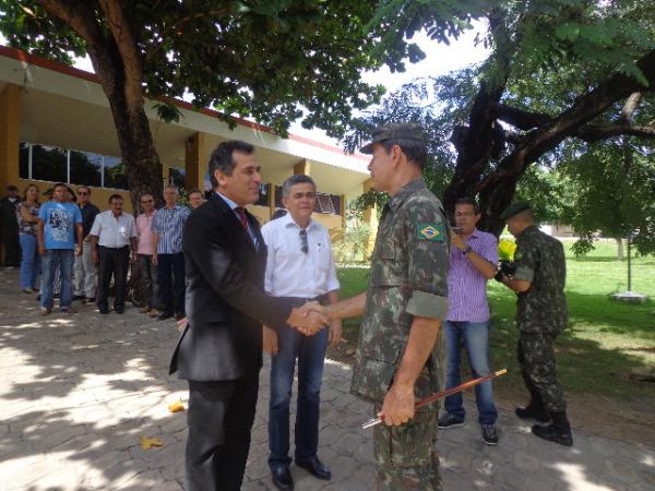 General do Exército brasileiro visitou a cidade de Floriano.(Imagem:FlorianoNews)