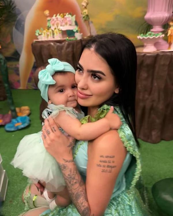 MC Mirella e Dynho celebram 10 meses de Serena(Imagem: Reprodução/Instagram)