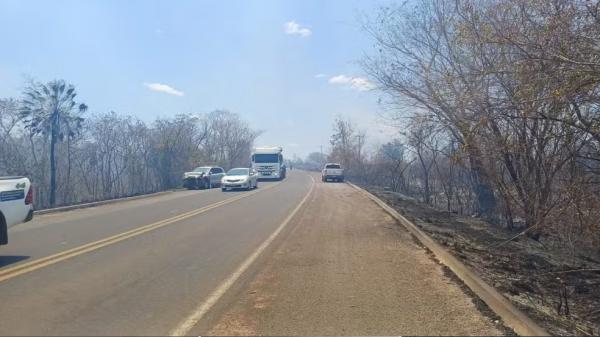 Incêndio nas margens da BR-343, entre Floriano e Amarante, diminui visibilidade e causa acidente.(Imagem:Reprodução/ PRF)