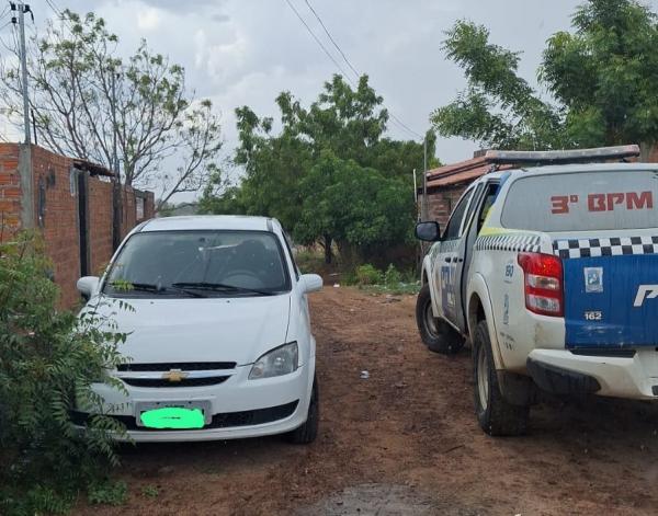 Polícia Militar de Floriano recupera veículo roubado no bairro Curtume.(Imagem:Divulgação/PM)