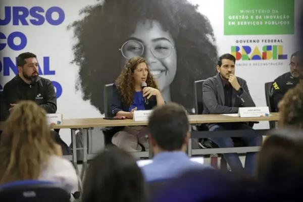 Ministra da Gestão Ester Dweck durante entrevista para fazer um balanço do Concurso Nacional.(Imagem:Bruno Peres/Agência Brasil)