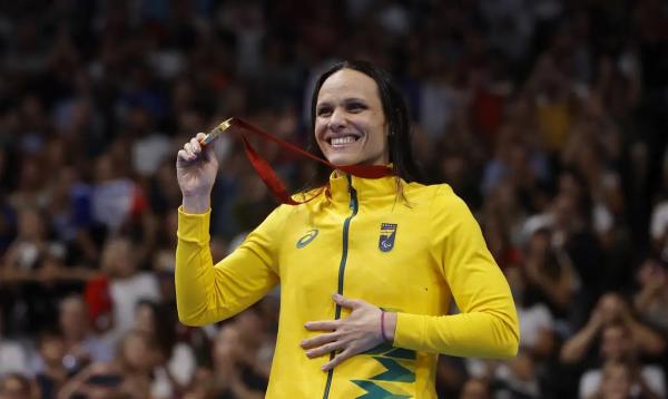 Nadadora Carol Santiago conquistou terceiro ouro da edição.(Imagem:REUTERS/Andrew Couldridge/Proibida reprodução)