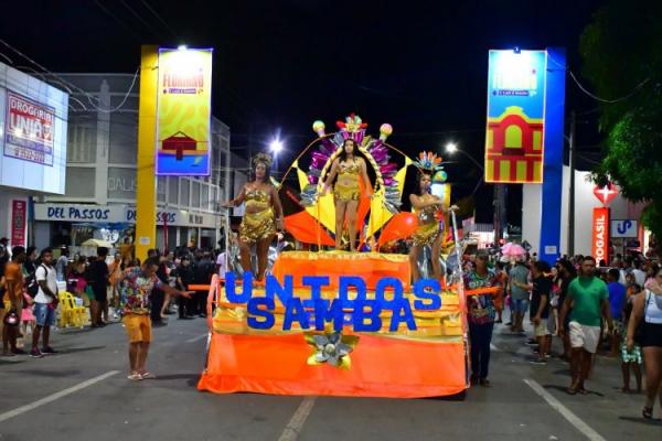 Carnaval de Floriano: Escolas de samba brilham na Avenida Getúlio Vargas(Imagem:Secom)