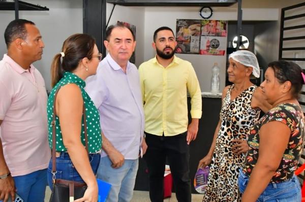  Prefeito de Floriano visita Mercado Público Central e anuncia melhorias.(Imagem:Reprodução/Instagram)