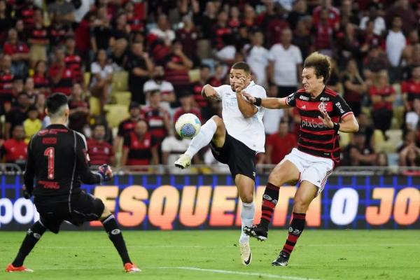 João Pedro, lateral do Grêmio, desperdiça oportunidade contra o Flamengo.(Imagem:Alexandre Durão/Grêmio)