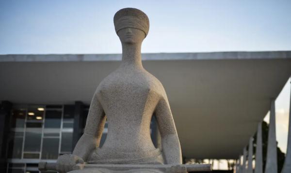 Fachada do Supremo Tribunal Federal (STF) com estátua A Justiça, de Alfredo Ceschiatti, em primeiro plano.(Imagem:Marcello Casal Jr/ Agência Brasil)