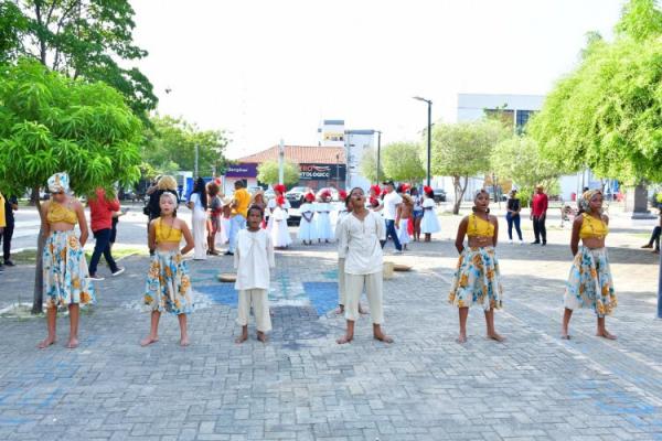 Semana da Consciência Negra de Floriano é marcada por apresentações em praça pública.(Imagem:Secom)