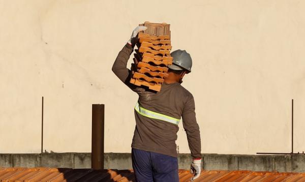 Trabalhadores da construção civil.(Imagem:Fernando Frazão/Agência Brasil)