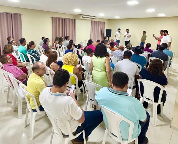 Dr. Francisco Costa reúne time em Floriano e anuncia avanços na Saúde e Educação para 2025.(Imagem:Reprodução/Instagram)