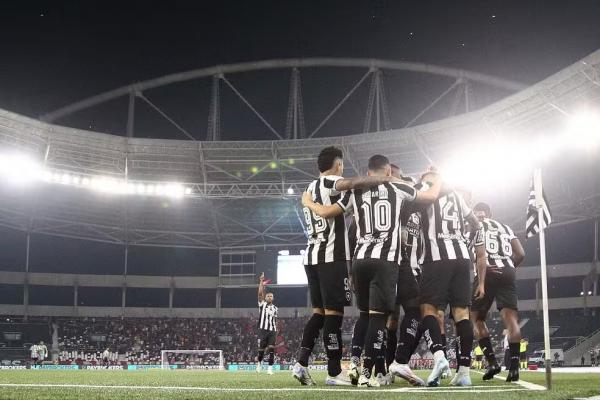 Botafogo comemora gol sobre o Flamengo.(Imagem:Vitor Silva / Botafogo)