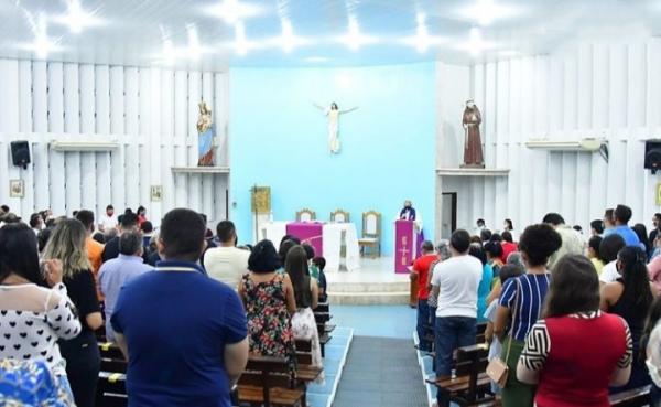 Fiéis celebram a Quarta-Feira de Cinzas em Floriano(Imagem:Reprodução)