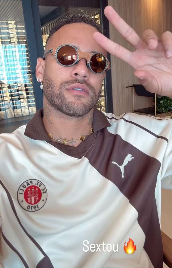 Em meio a polêmicas, Neymar posta selfie com joias de quase R$ 200 mil e óculos de Brad Pitt(Imagem:Reprodução/Instagram)