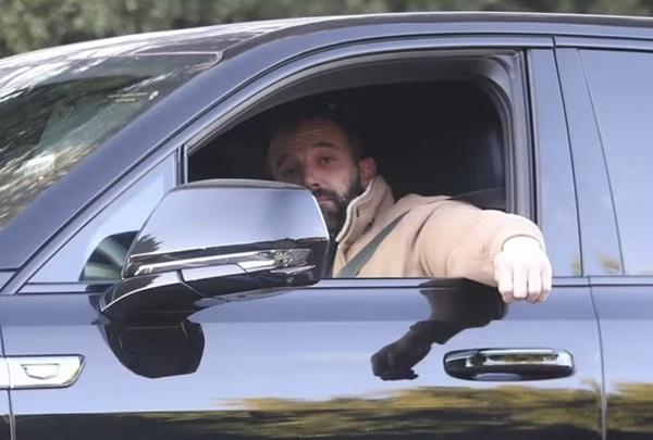 Ben Affleck em carro(Imagem:The Grosby Group)