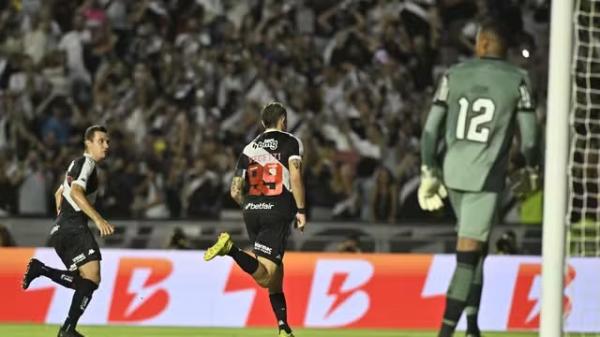 Vegetti comemora o gol do Vascocontra o Botafogo.(Imagem:André Durão)