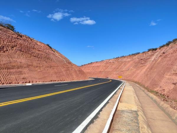 A via liga a BR-135 (Palestina) ao entroncamento com a BR-397 (Transcerrados), tem 1,7 km de extensão, 12 metros de largura e conta com três faixas de rolamento.(Imagem:Divulgação)