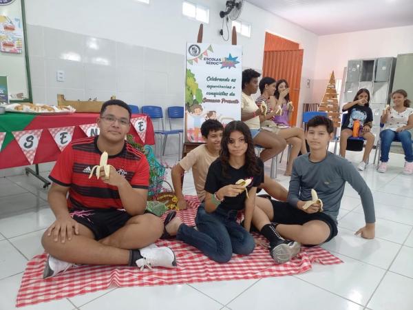 Nas atividades, os estudantes participaram de debates sobre saúde mental, rodas de conversa sobre expectativas para o ano, brincadeiras em grupo e momentos de lazer.(Imagem:Divulgação)