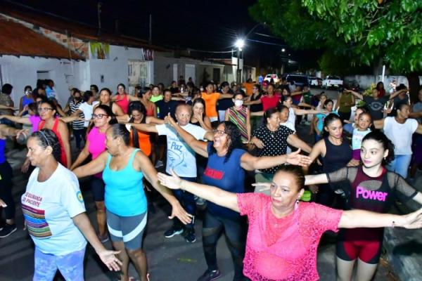 Mais de 250 pessoas participam do Aulão da Saúde no bairro Caixa D