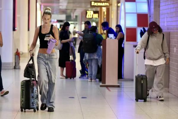 Yasmin Brunet e Mia Carvalho (Imagem: Anna Giullia / Agnews)