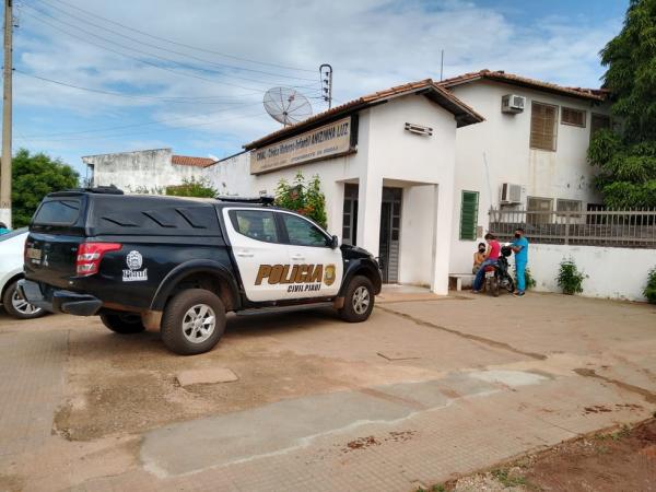 Polícia Civil de Picos na clínica onde ocorreu o crime.(Imagem:Antônio Rocha/TV Clube)