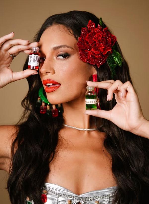 Alane Dias se inspira nos perfumes do Ver-o-Peso em look para desfile da Grande Rio.(Imagem:Antônio Netto e Rafael Reis)