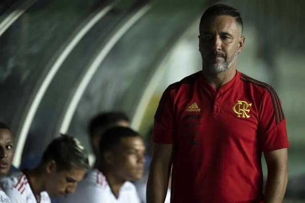 Vítor Pereira em Flamengo x Madureira em 2023.(Imagem:Jorge Rodrigues/AGIF)