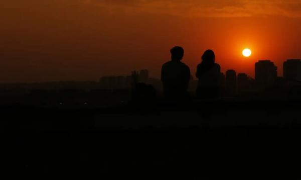 Final de tarde visto desde a Praça do Pôr do Sol mostra céu laranjado devido a poluição do ar.(Imagem:Paulo Pinto/Agência Brasil© Paulo Pinto/Agência Br)