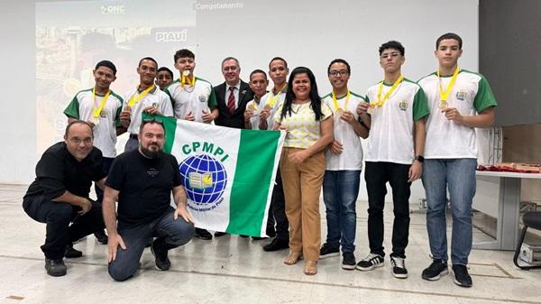 Estudantes da rede estadual recebem medalhas da Olimpíada Nacional de Ciências em Teresina.(Imagem:Reprodução)