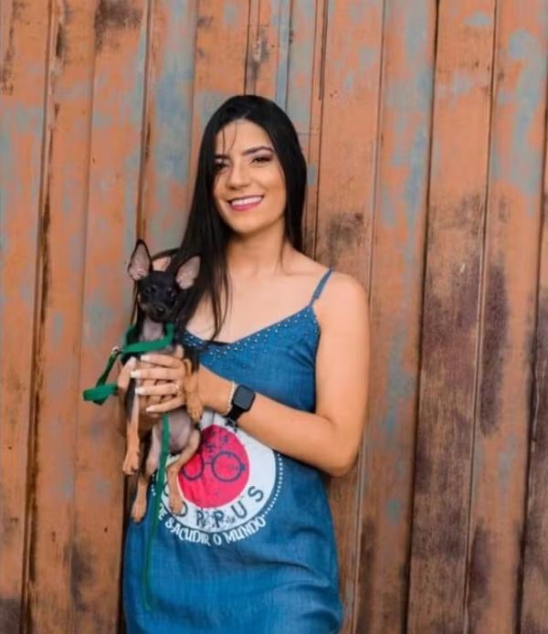 Assistente social morre atropelada ao descer de moto para resgatar cachorro no Piauí ? Foto:(Imagem:Reprodução)