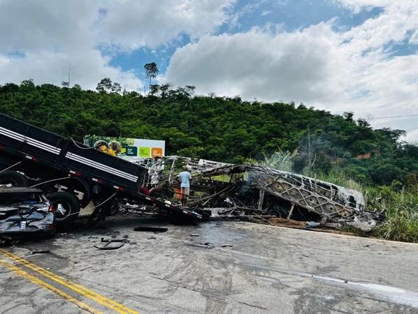 Acidente deixa ao menos 21 pessoas mortas em Minas Gerais(Imagem:Divulgação/CBMG)