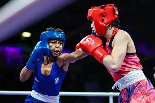 A pugilista paulista Jucielen Romeu superou na estreia do peso leve (57 quilos) a norte-americana Alyssa Mendoza e lutará as quartas de final às 6h16 de domingo (4).(Imagem:Wander Roberto/COB/Direitos Reservados)