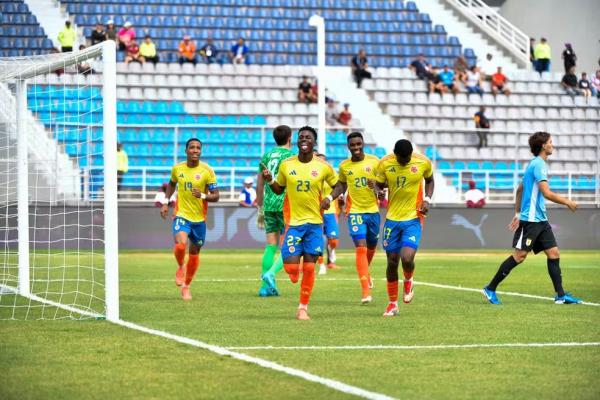 Neiser Villarreal comemora gol marcado pela Colômbia no Sul-Americano Sub-20.(Imagem:FCF)