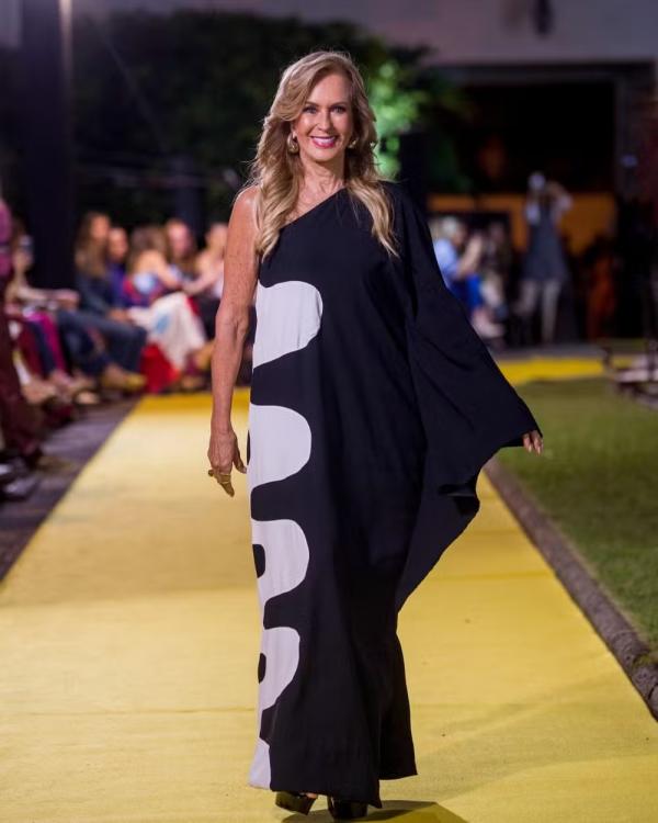 Helô Pinheiro esbanjou beleza em desfile.(Imagem:Divulgação/Daniel Ramalho)