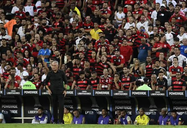 Tite e o banco de reservas do Flamengo, com Gabigol, no Maracanã contra o Millionarios.(Imagem:André Durão)