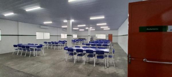 O investimento nos conjuntos de refeitórios é de R$ 13 milhões, e 15 unidades de ensino já receberam os novos mobiliários.(Imagem:Divulgação)