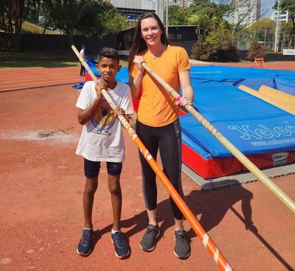 Fabiana Murer encontra Moisés Silva(Imagem:Reprodução/Redes sociais)