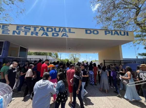 ENEM 2024 - DOMINGO (3) ? TERESINA (PI) ? Abertura portões local de prova na Zona Norte de Teresina.(Imagem:Izabella Lima/g1)