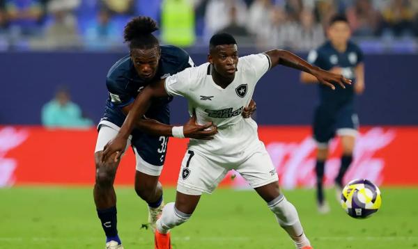 Botafogo leva 3 a 0 do Pachuca e dá adeus à Copa Intercontinental.(Imagem:REUTERS/IBRAHEEM AL OMARI/PROIBIDA REPRODUÇÃO)