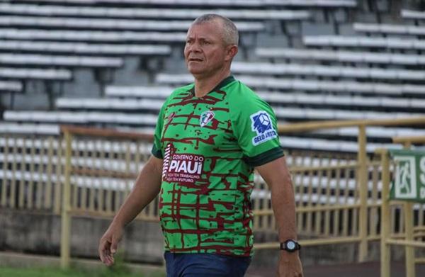 Marcinho Guerreiro, técnico do Fluminense-PI(Imagem:Julio Costa/ge)