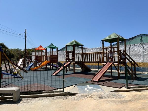 Brinquedopraça entregue no bairro Esplanada, em Teresina.(Imagem:Divulgação)